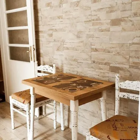 Apartment Cozy, & Quiet Lucky - Free Public Parking