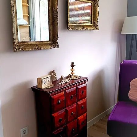 Cozy, & Quiet Lucky - Free Public Parking Apartment